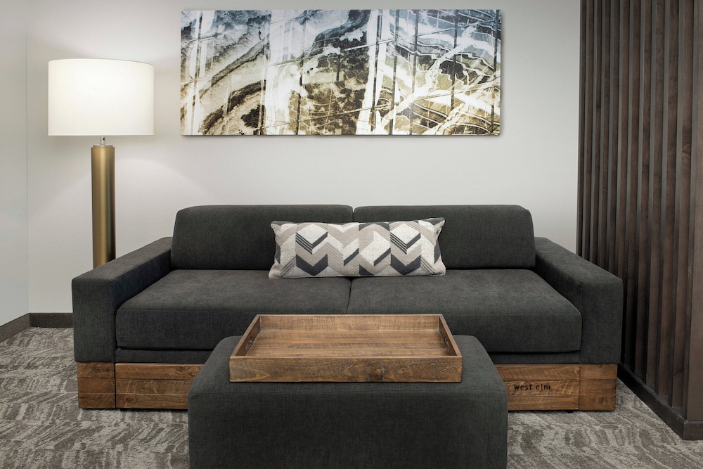 Suite, 1 King Bed (Mobility Accessible, Tub) - Photo 4
