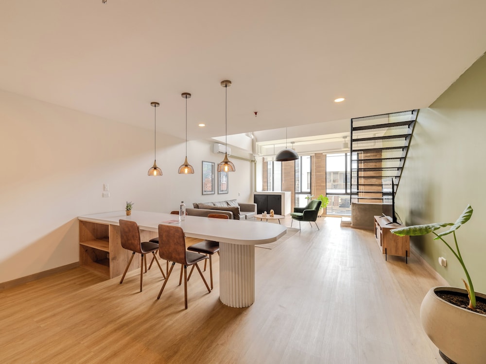 Apartment (1009)
