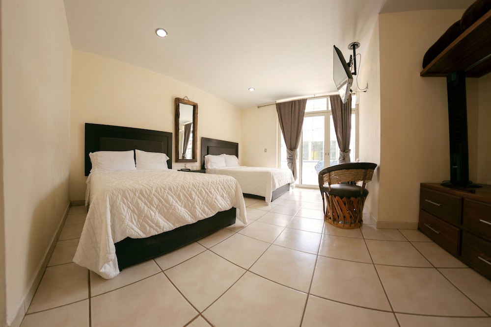 Standard Quadruple Room, 2 Double Beds photo 2