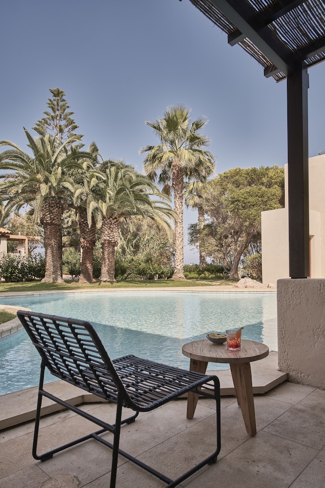 Bungalow (Pool Front)