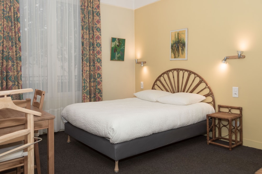 Standard Double Room - Photo 10