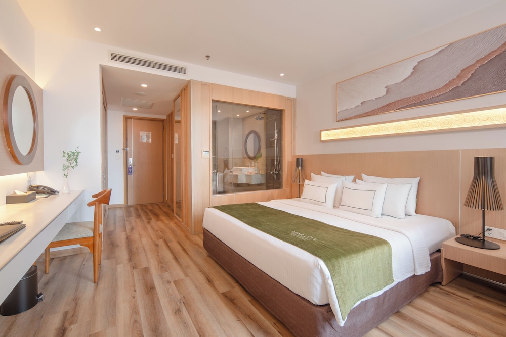 Superior King City View Room