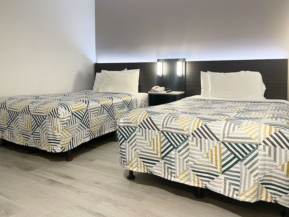 Deluxe Room, 2 Double Beds, Accessible, Non Smoking photo 2