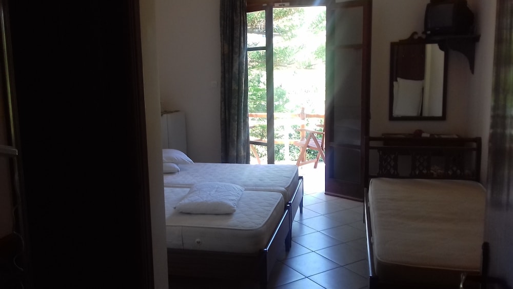 Double Room, Garden View, Ground Floor - Photo 1