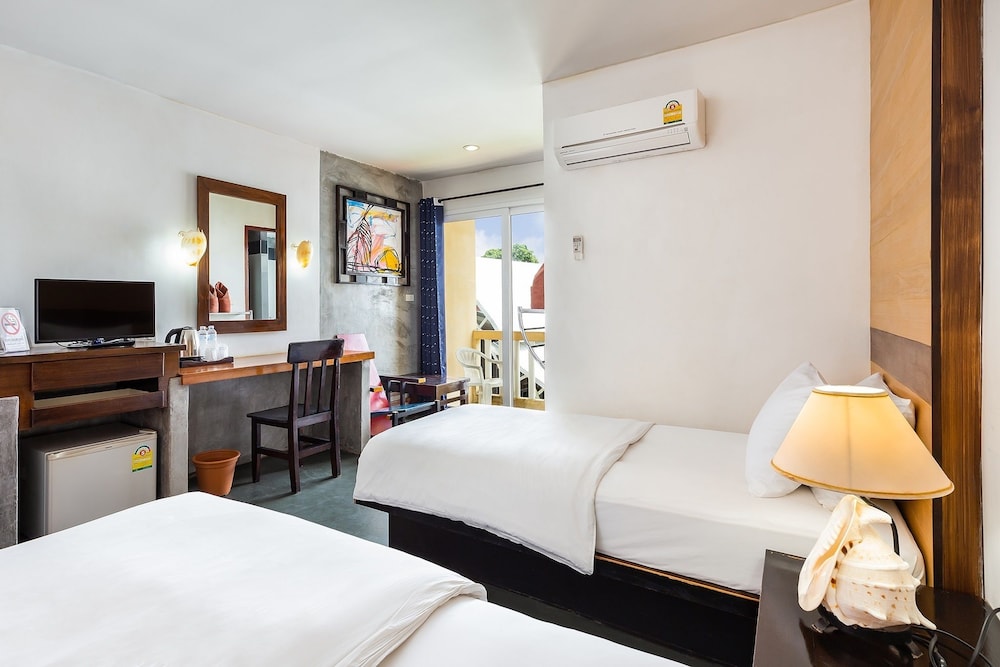 Standard Twin Room - Photo 7