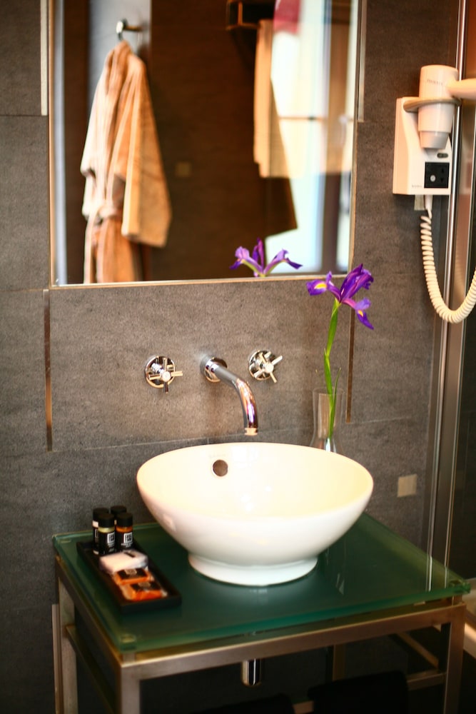 Superior Double or Twin Room (Square View) - Photo 2