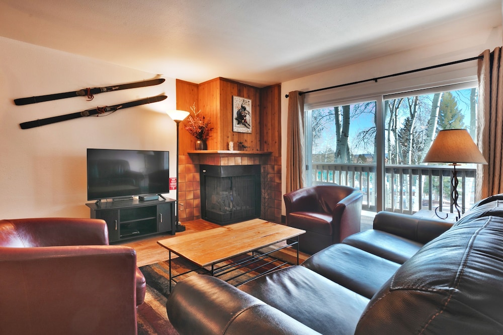 Condo, 2 Bedrooms