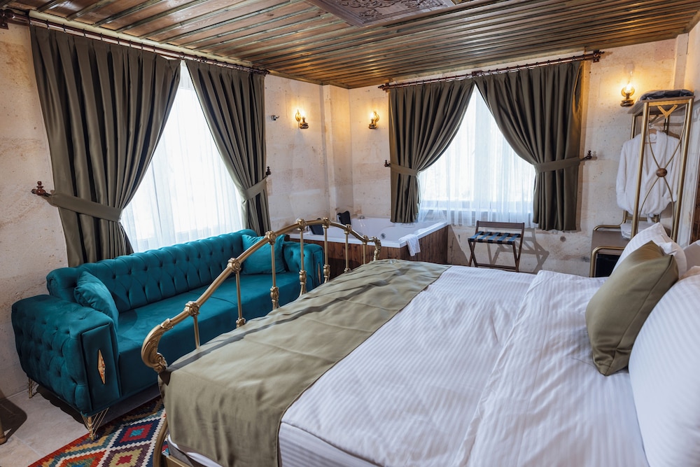 Superior Double Room, 1 King Bed with Sofa bed, Housekeeping, Garden View photo 1