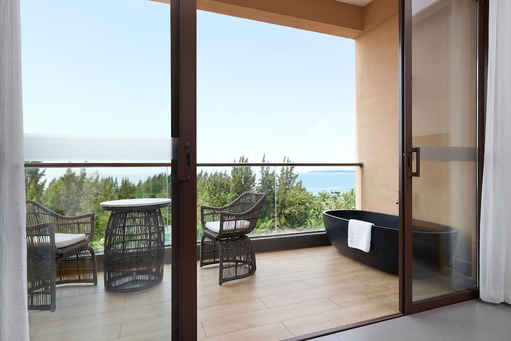 Room, 2 Double Beds, Sea View photo 2