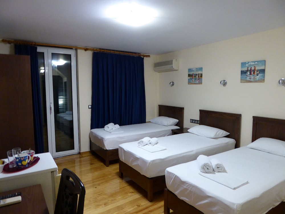 Standard Triple Room, City View photo 2