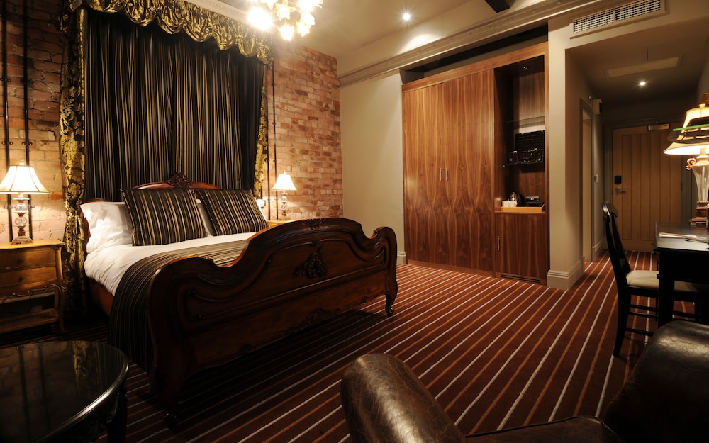 Double Room, Ground Floor (Dance Music Can Be Heard) photo 1