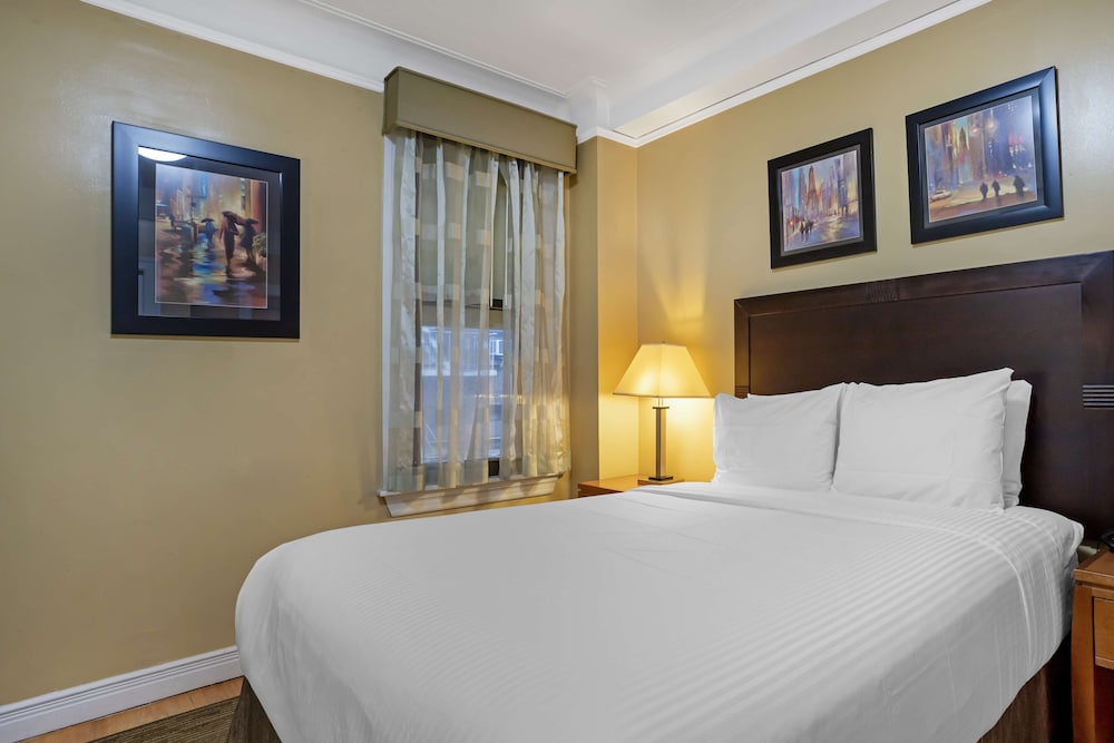 Standard Apartment, 1 Queen Bed, Non Smoking, Kitchen (Penthouse;With Sofabed)