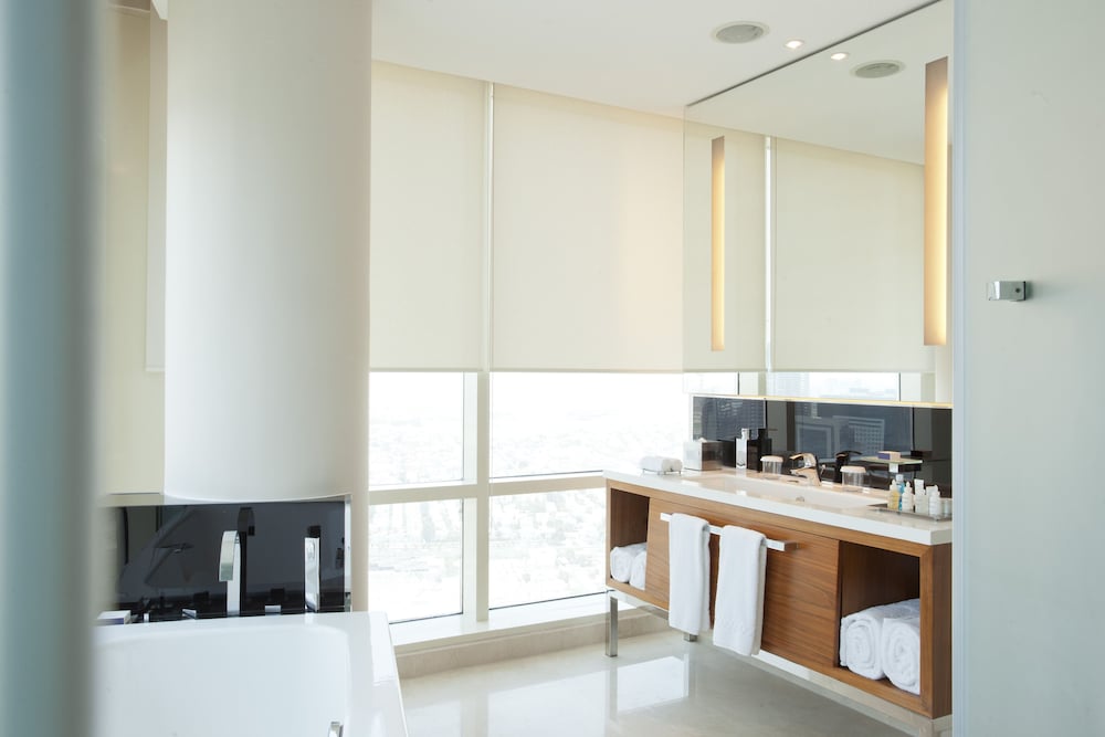 Suite, 1 Bedroom - Photo 10