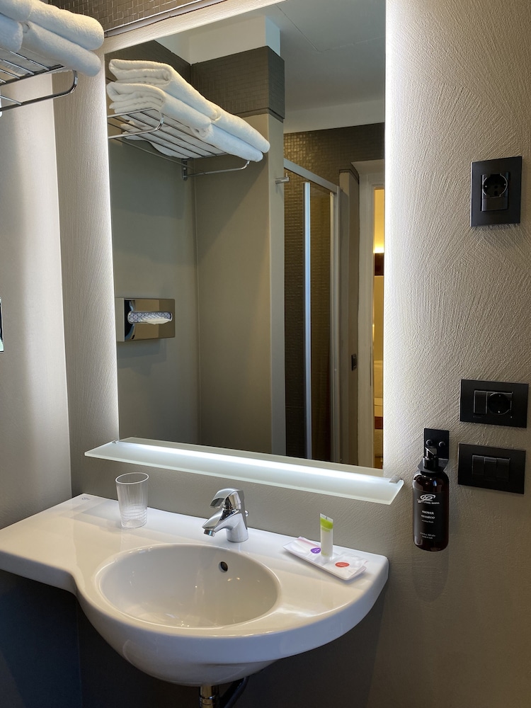 Standard Triple Room - Photo 4