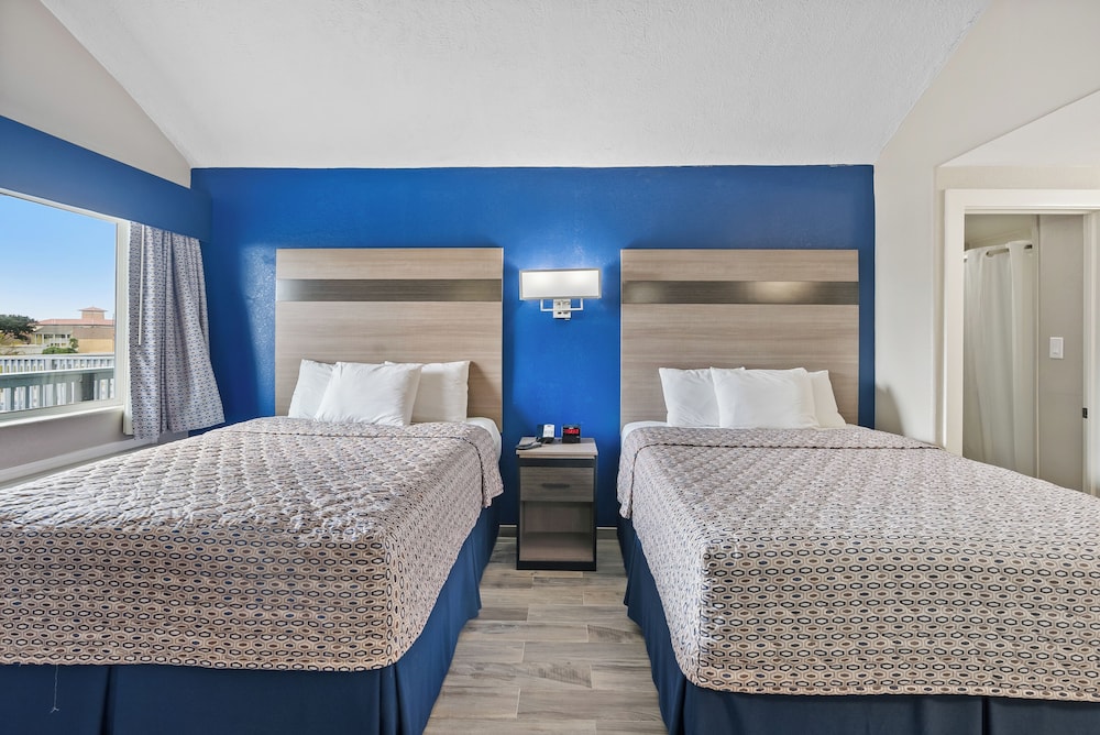 Standard Room, 2 Queen Beds, Kitchenette, Ground Floor - Photo 3