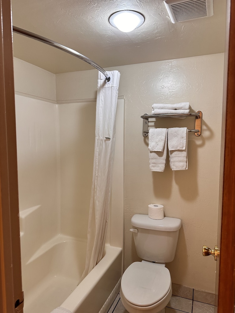 Deluxe Room, 2 Queen Beds photo 2