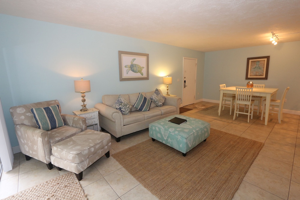 Condo, 2 Bedroom, Beachside photo 3
