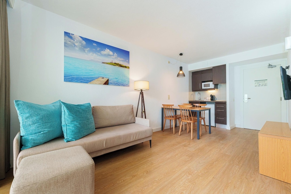 Apartment, 1 Bedroom, Balcony, Partial Ocean View photo 2