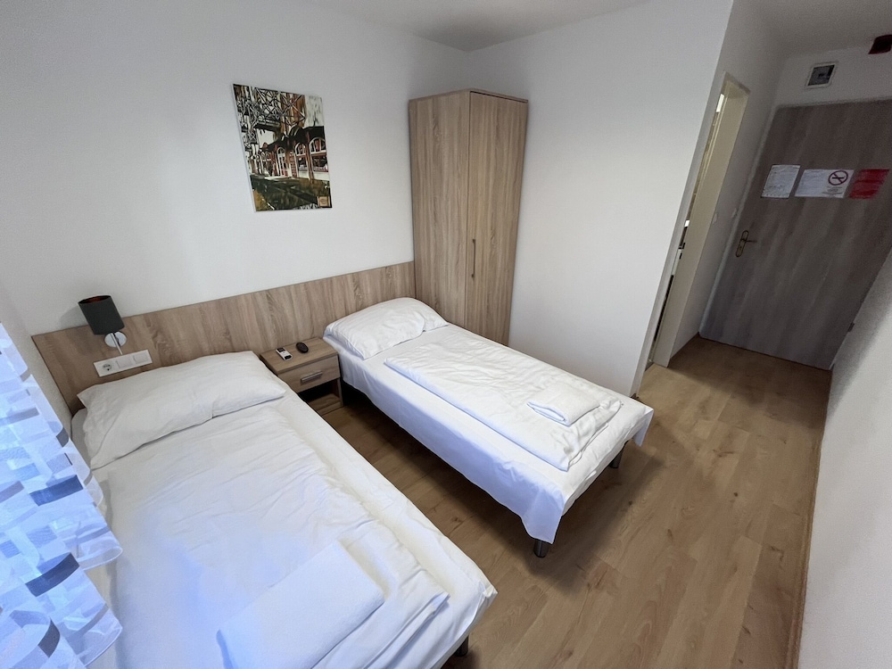 Superior Room, 1 Queen Bed photo 3
