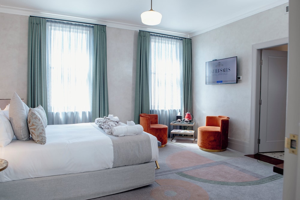 Superior Room, 1 Queen Bed, Accessible photo 3