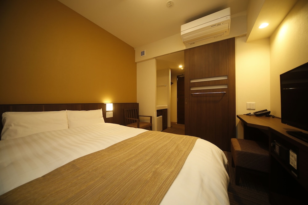 Moderate Double Room (No Housekeeping) photo 2