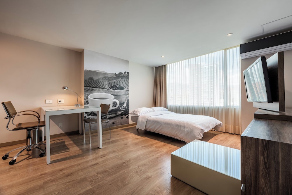 Suite, 1 Queen Bed - Photo 13