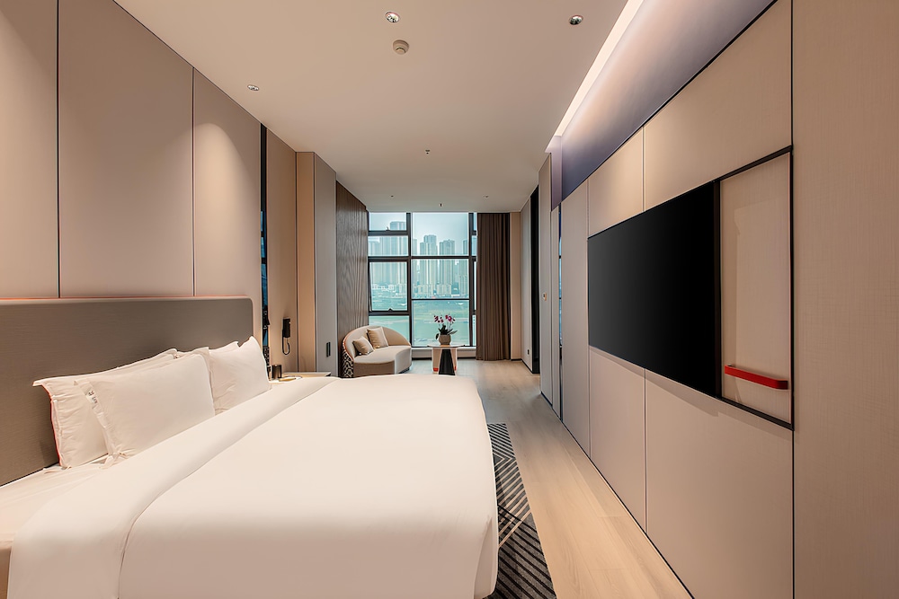 1 King 1 Bedroom Suite River View