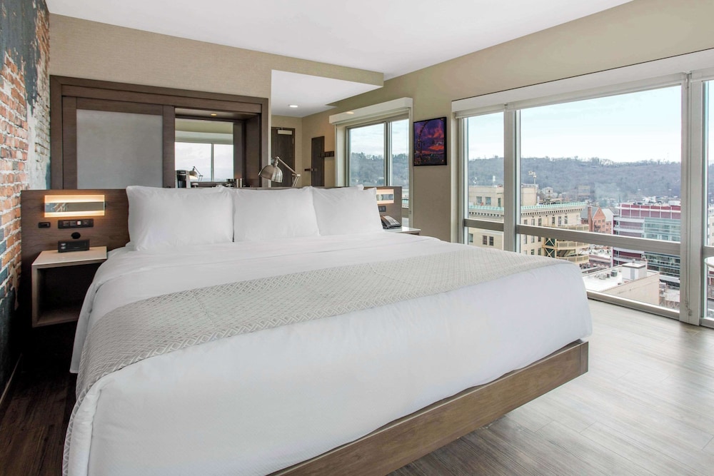 Premium Corner King Guest Room (upper floor)