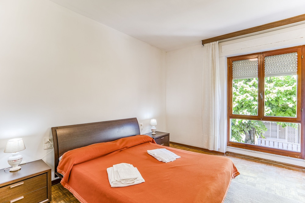 Family Apartment, Multiple Bedrooms (Casa Arno 500m from beach)