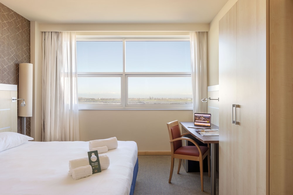 Standard Double Room, Non Smoking - Photo 2