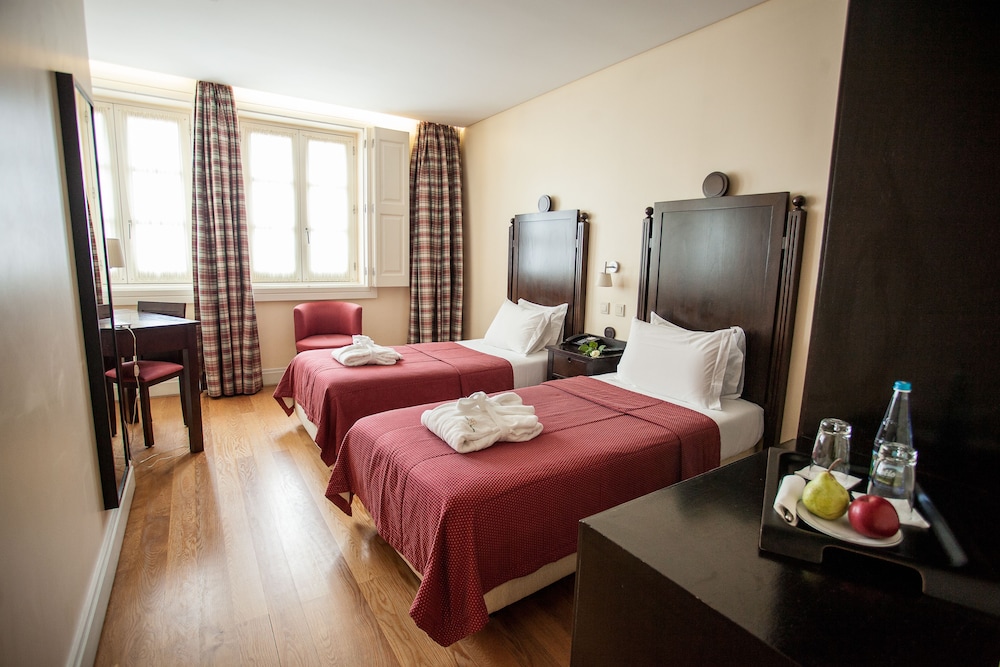 Standard Double or Twin Room - Photo 2