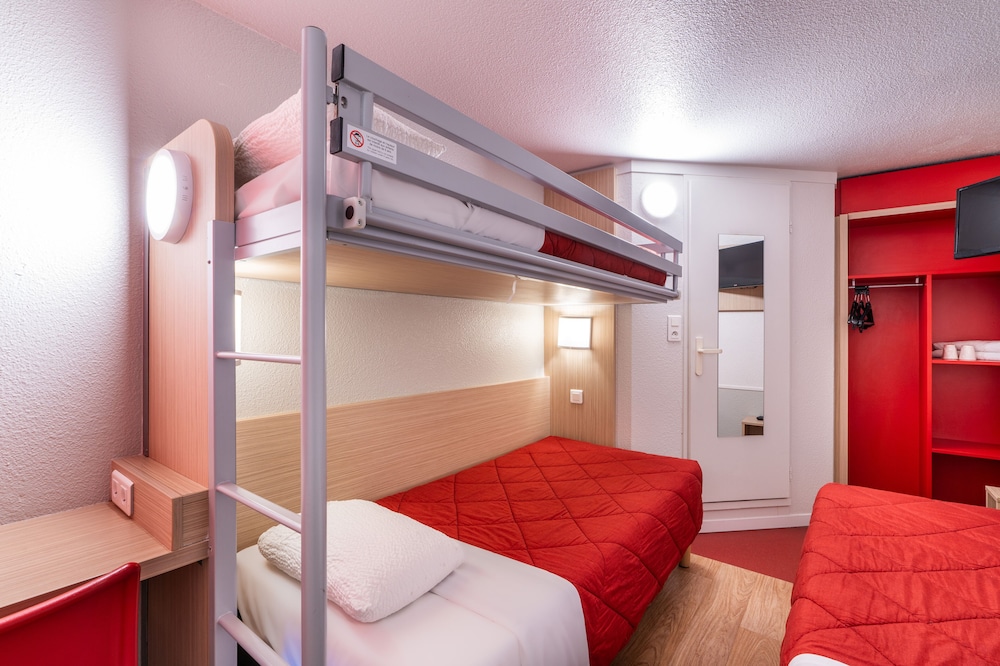 Standard Room, 3 Twin Beds photo 3