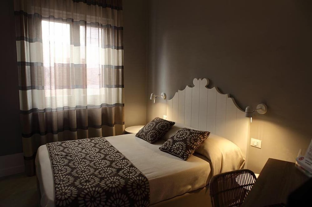Classic Single Room, 1 Large Twin Bed, Annex Building photo 1