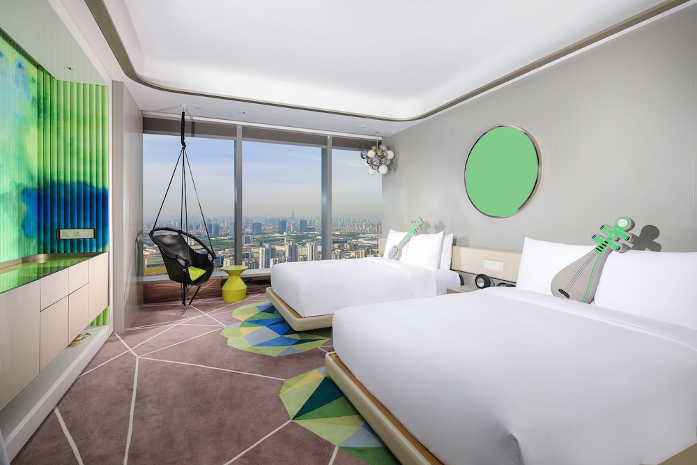 Spectacular Queen Room, 2 Double Beds, High Floor City View photo 2