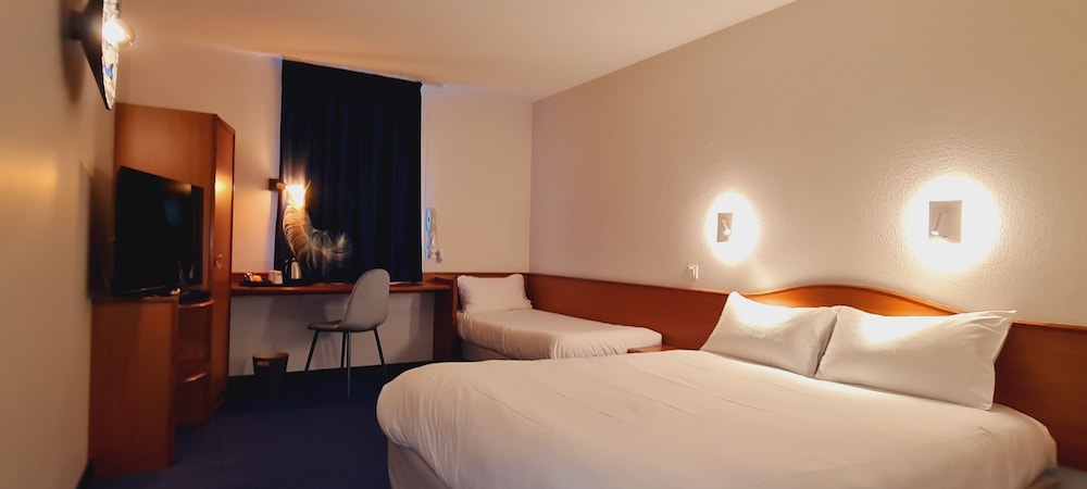 Standard Quadruple Room, Multiple Beds, Non Smoking, Courtyard View photo 1