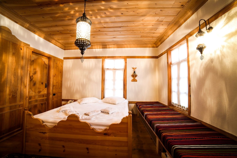 Traditional Quadruple Room photo 3