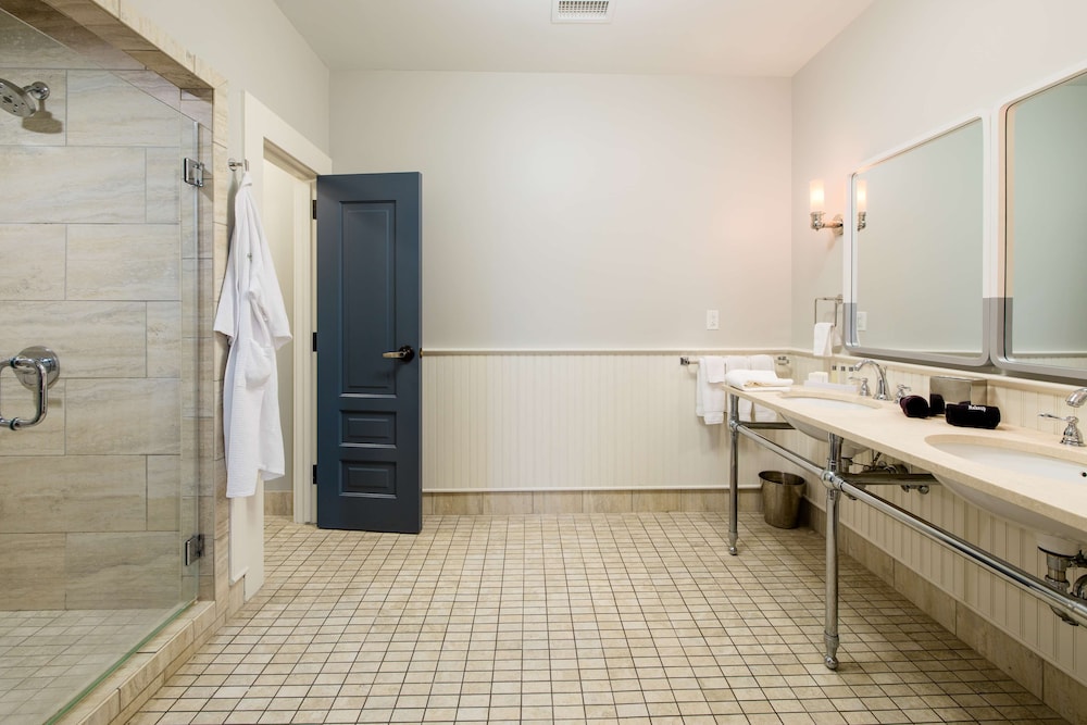 Suite, 2 Bedrooms (Penthouse) - Photo 7