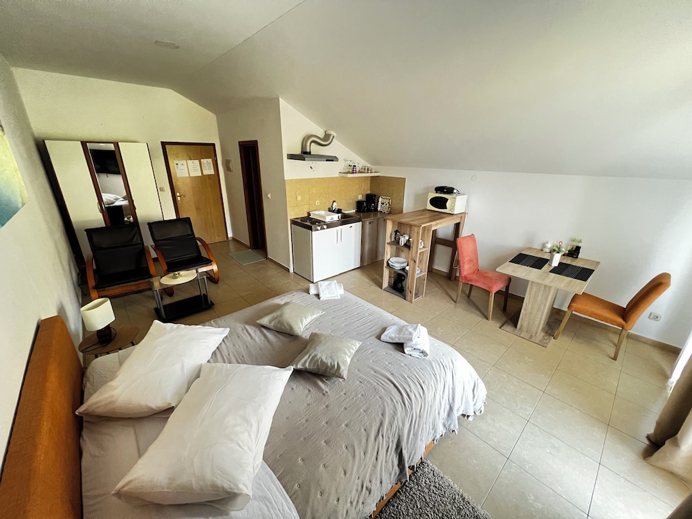 Studio Suite photo 3