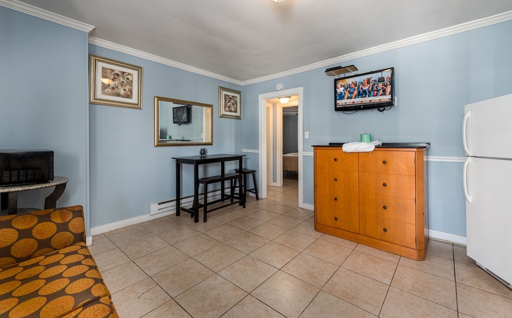 Suite, 2 Bedrooms - Photo 4
