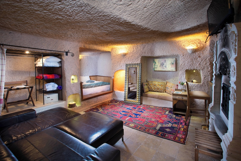Deluxe Cave Room With Jakuzzi - Photo 15
