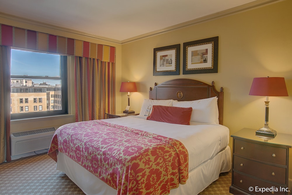 Deluxe Room, 1 Queen Bed, Accessible