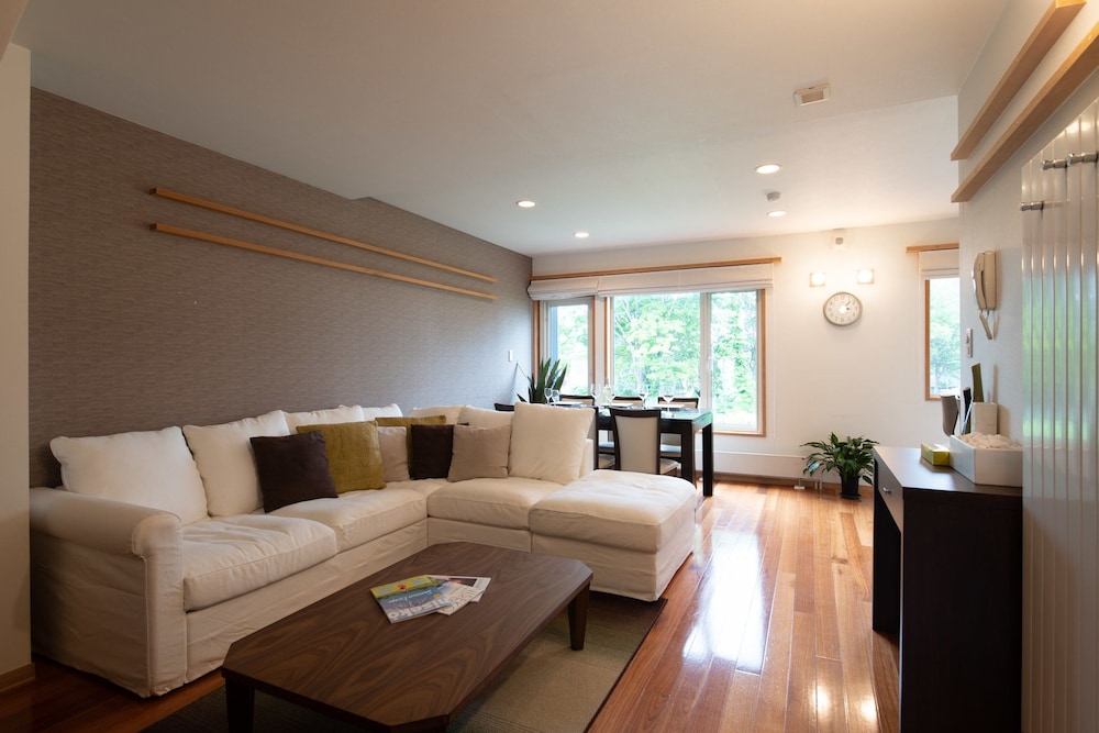 Unit 2, (3 Bedroom 2 Bathroom) photo 1