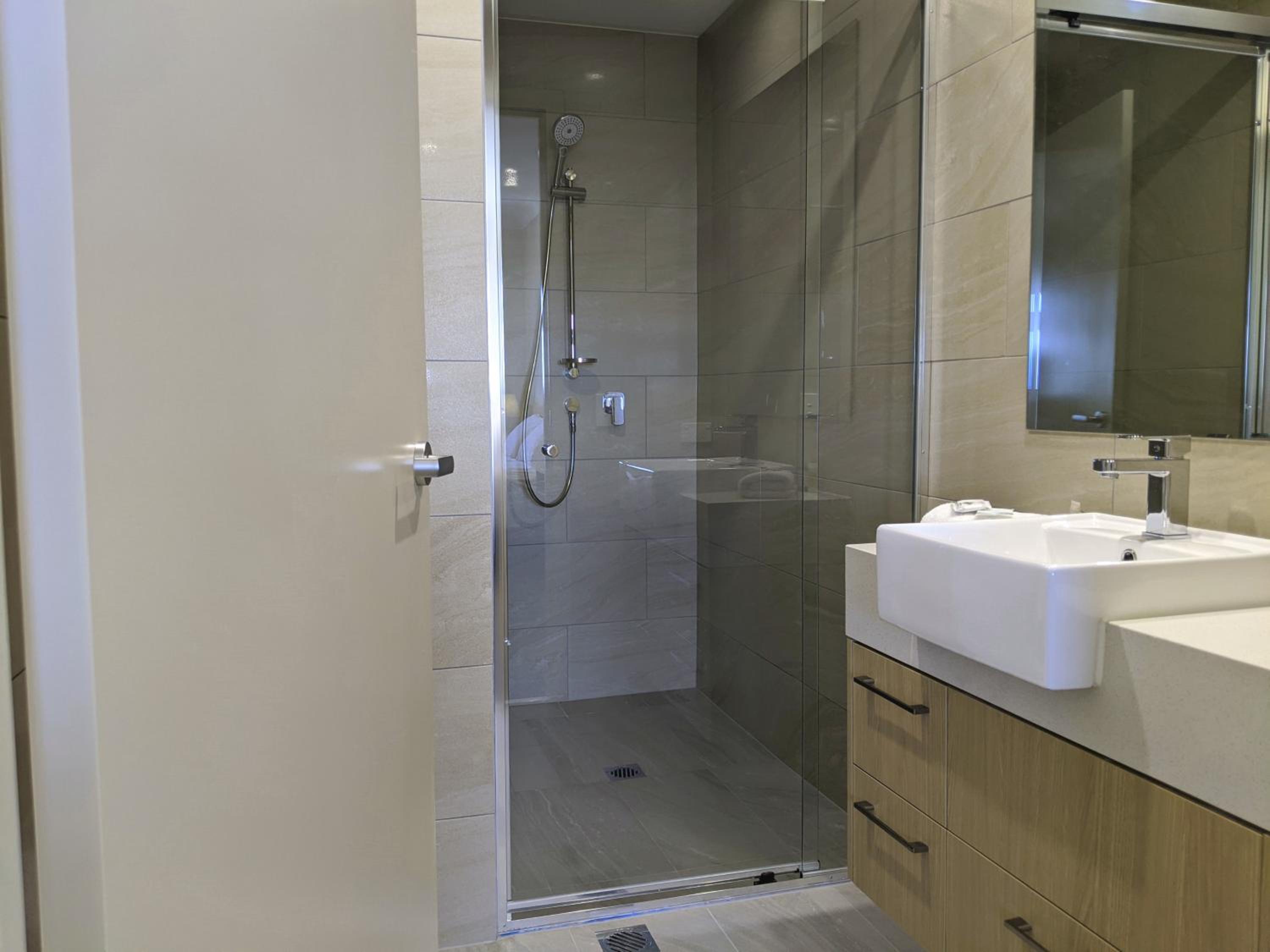 Three-Bedroom Apartment- Windsor View - Photo 6
