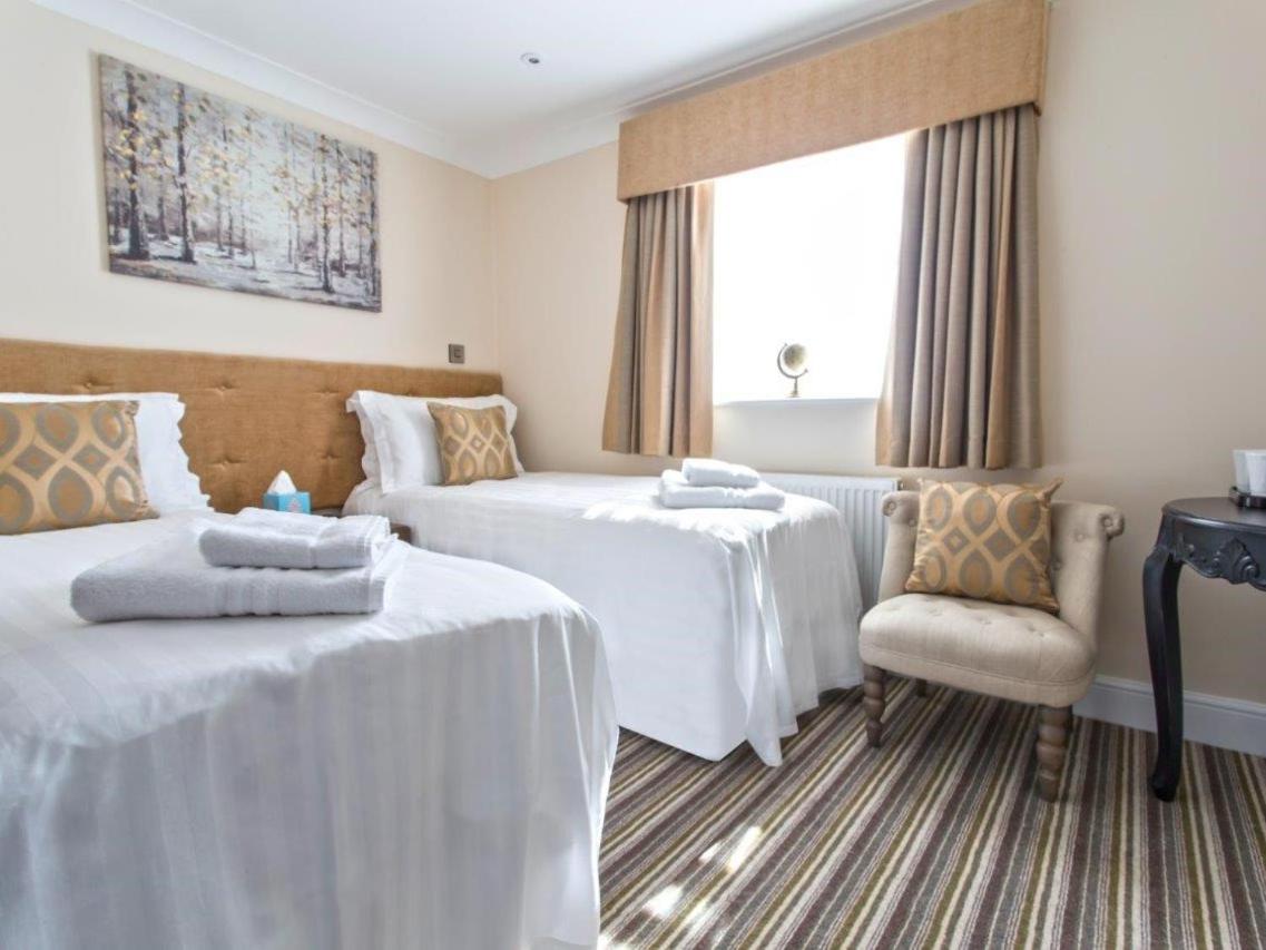 Double or Twin Room with Private Bathroom photo 2