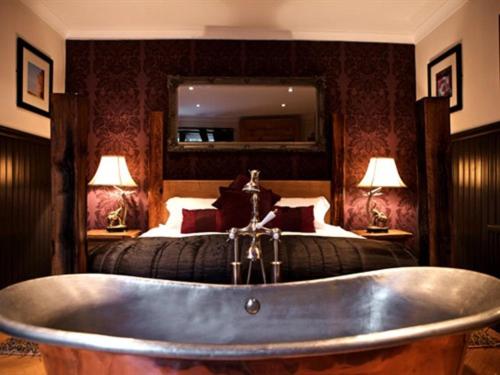 Deluxe King Room - Photo 1