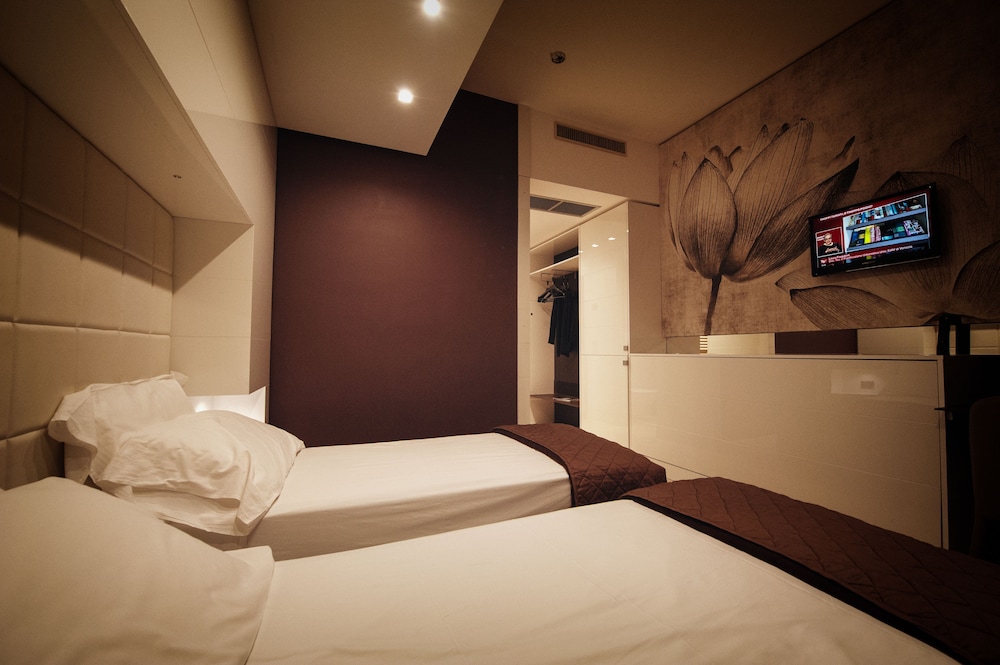 Superior Double Room (Con Letto Aggiunto) photo 3