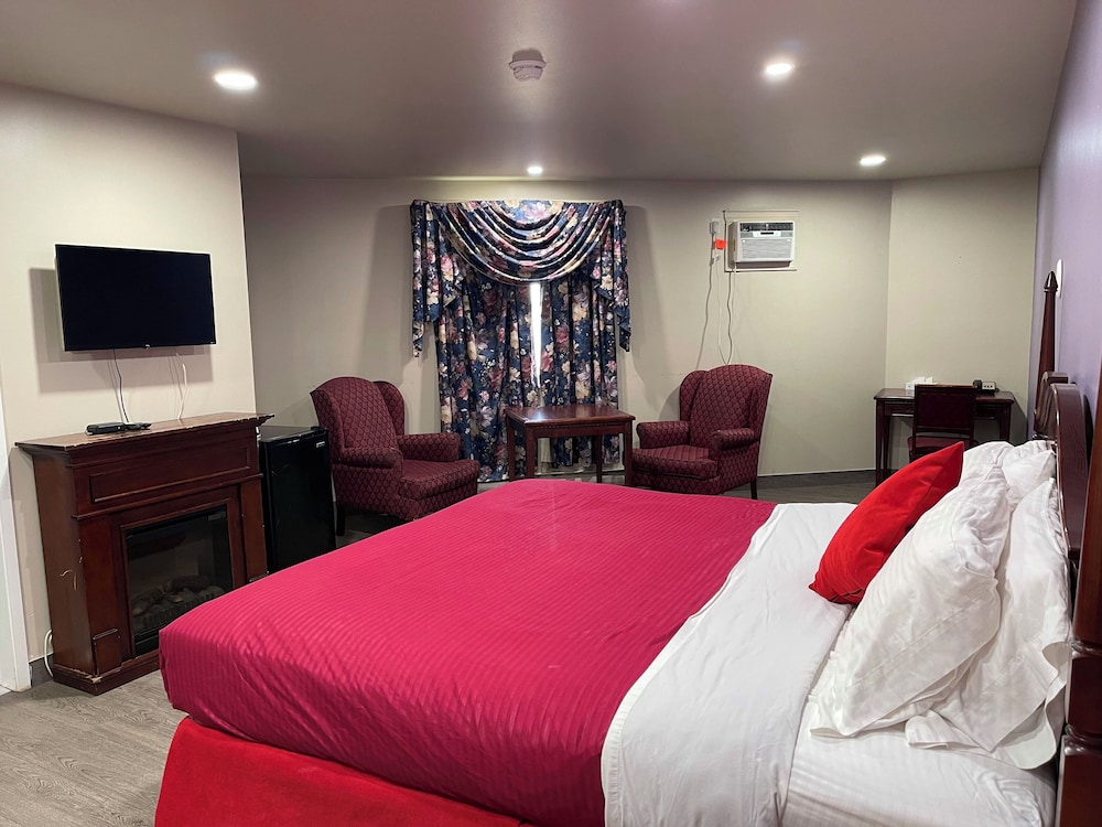Suite, 1 King Bed, Non Smoking - Photo 4