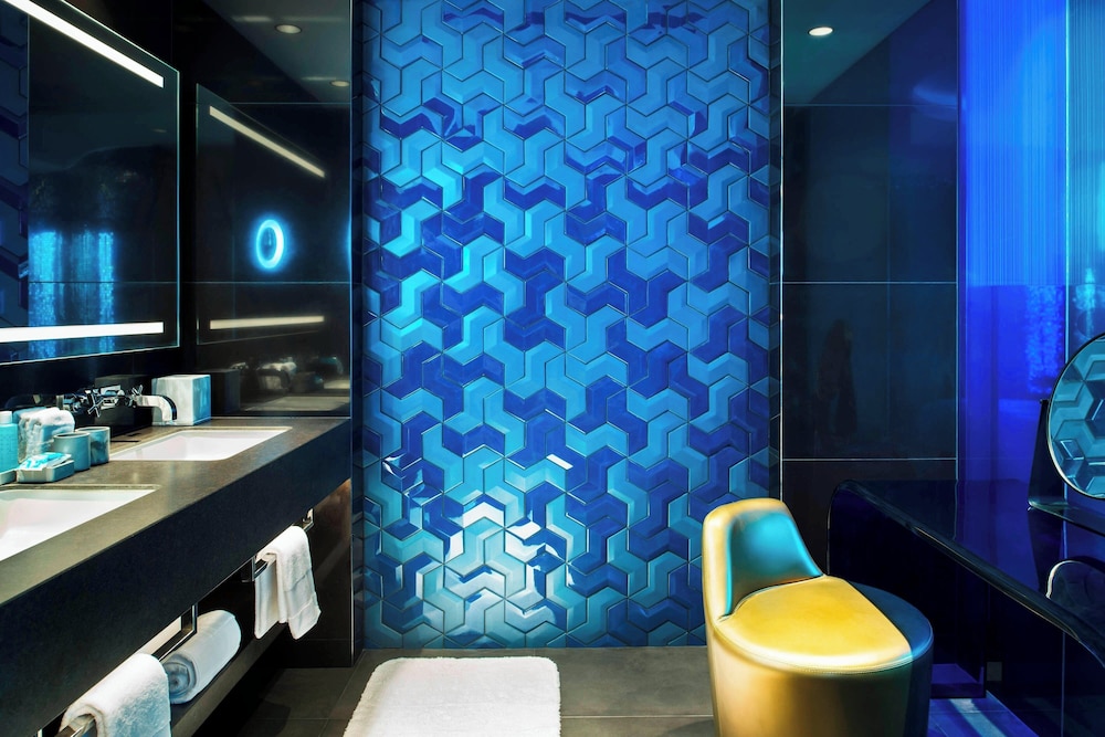 W Suite, 1 Bedroom Suite, 1 King, Partial Ocean View, Terrace