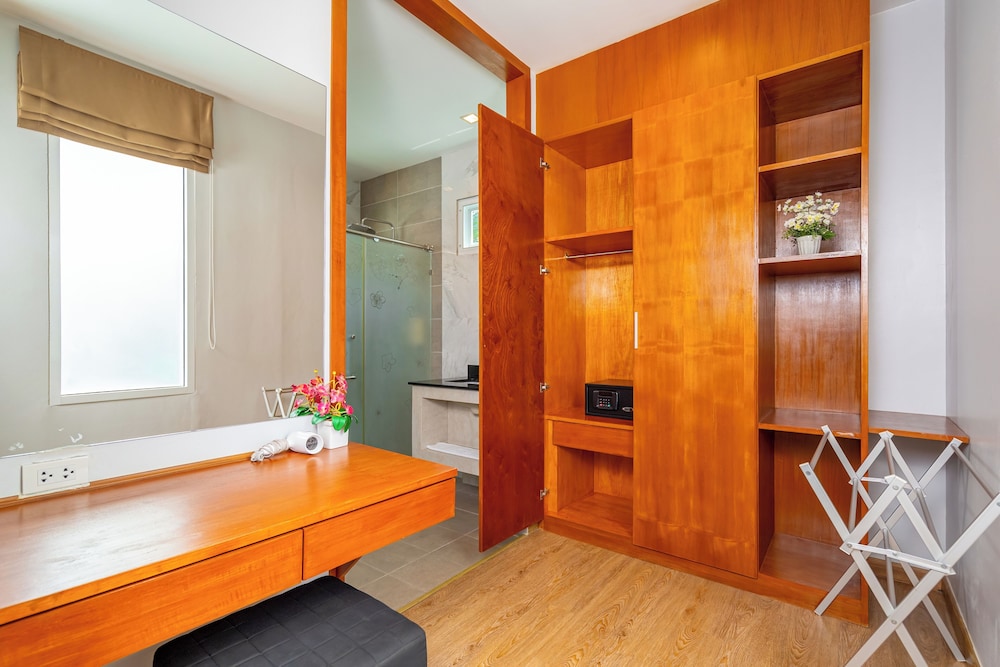 DeLuxe Twin Room with Pool Access. photo 3