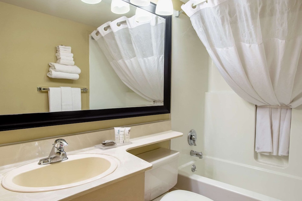 Suite, 1 Bedroom, Accessible, Non Smoking (Exterior)